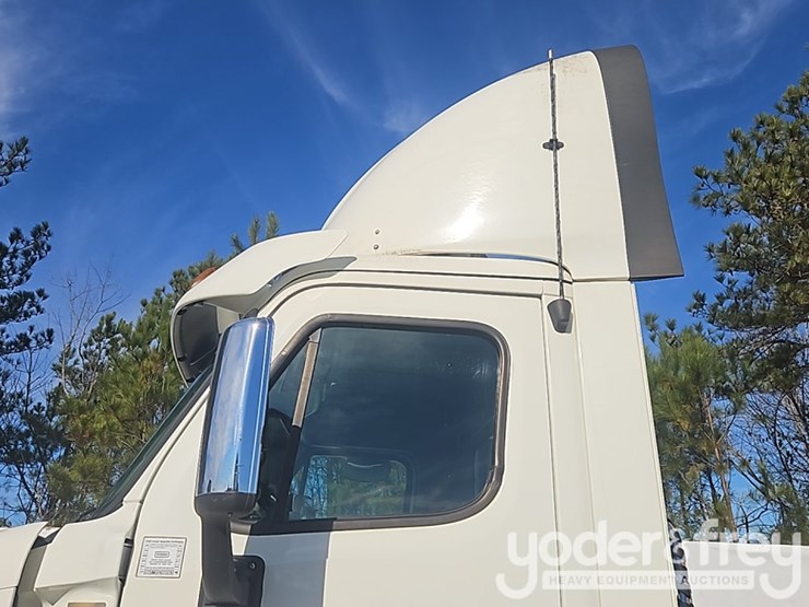 2018-freightliner-cascadia-image-23