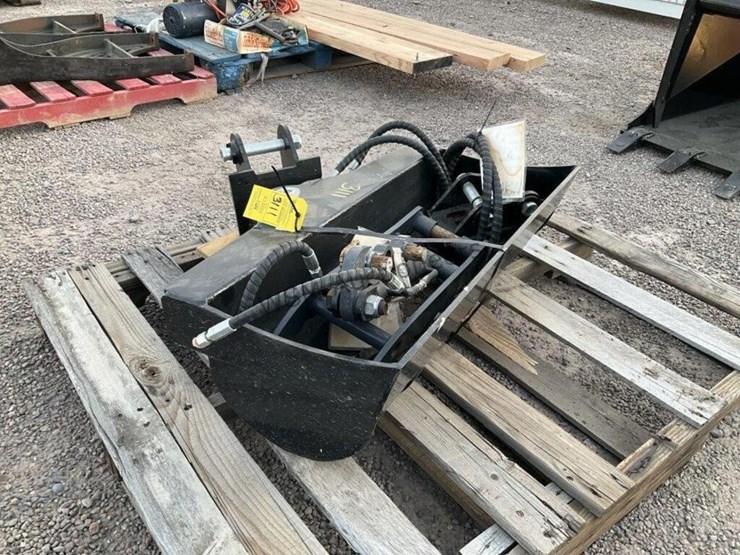 mini-excavators-attachments-image-2