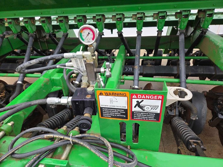 john-deere-1590-image-22