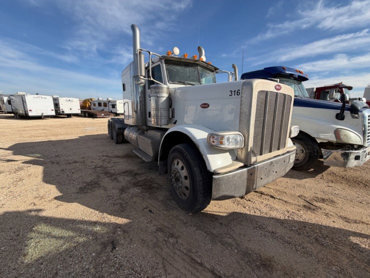 2016-peterbilt-389-image-3