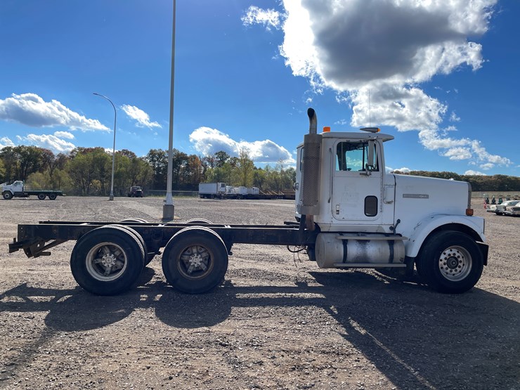 international-9300-image-6