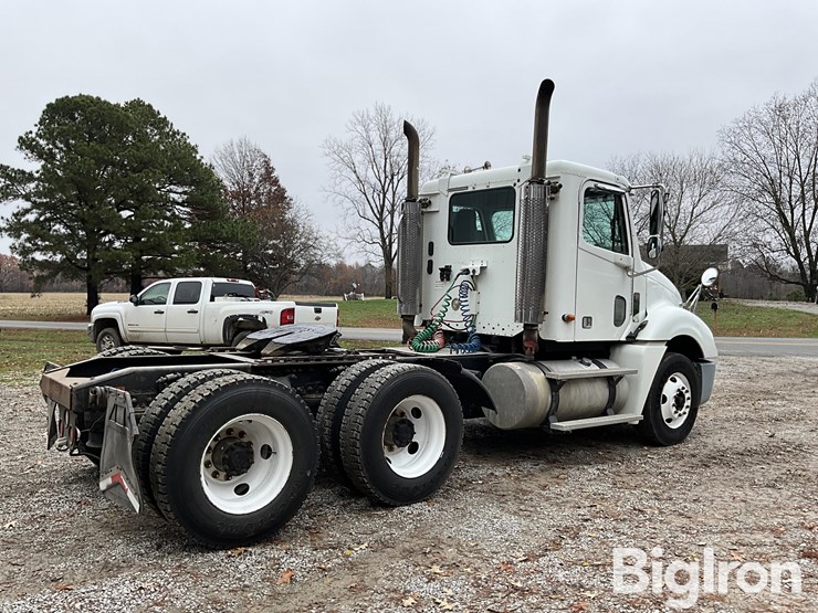 freightliner-columbia-120-image-5