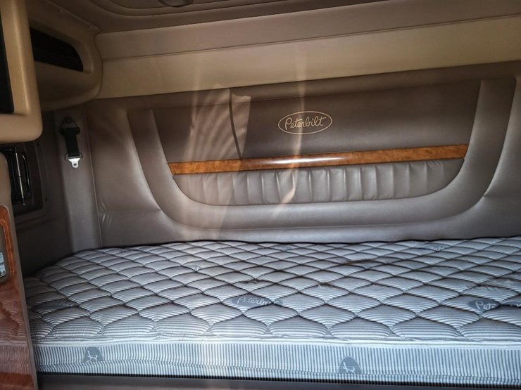 peterbilt-389-image-70