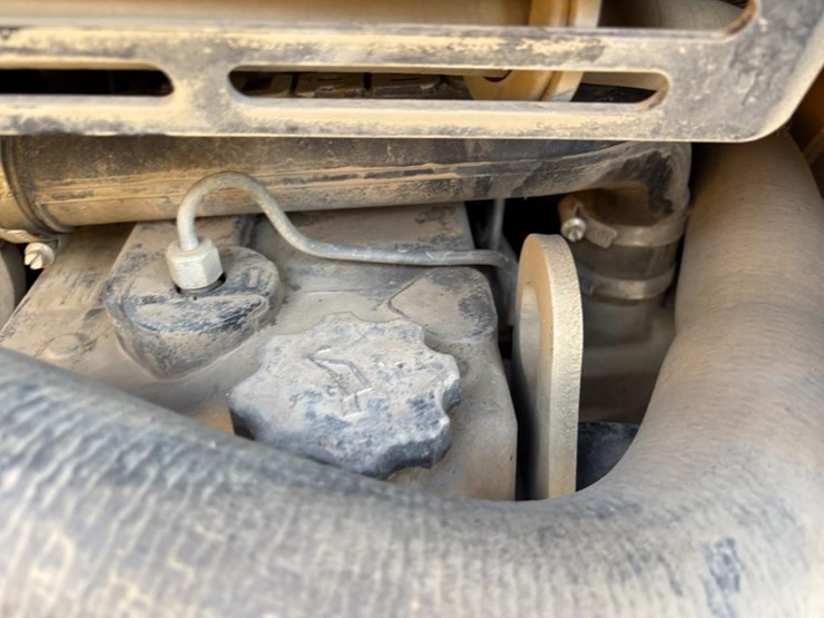 2012-jcb-225-image-32