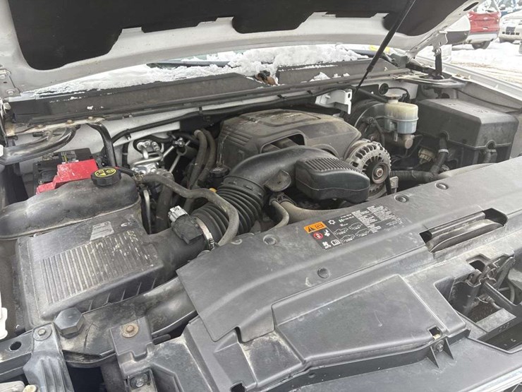 2013-chevrolet-tahoe-image-24