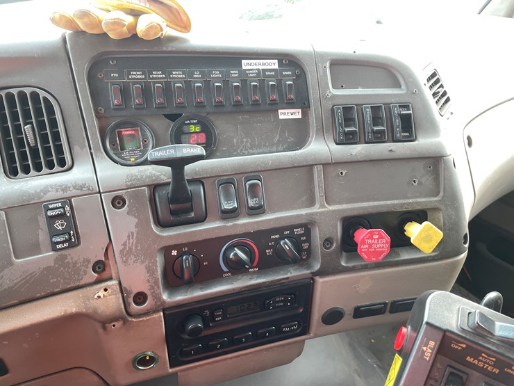 #1164-•-2004-sterling-plow-truck-(has-mn-title)-image-35