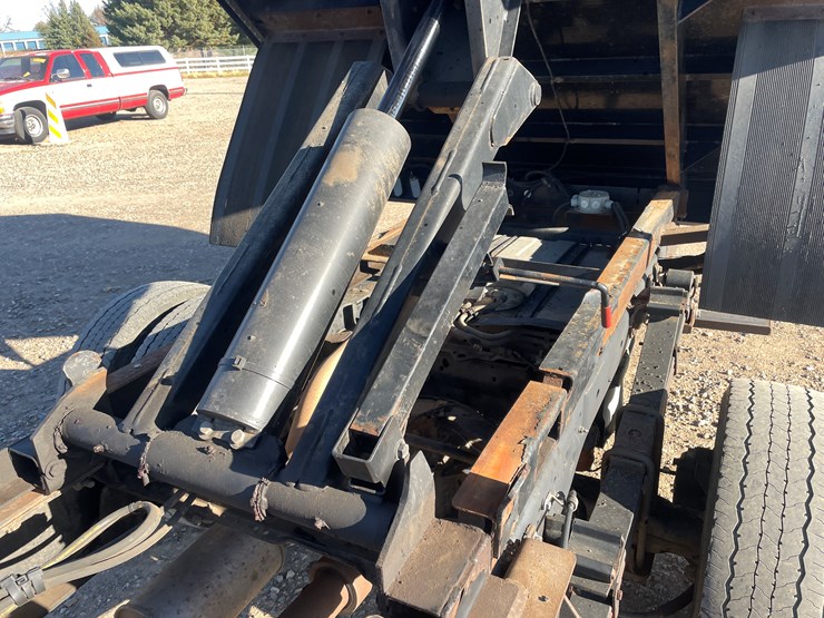 2010-ford-f550-image-40