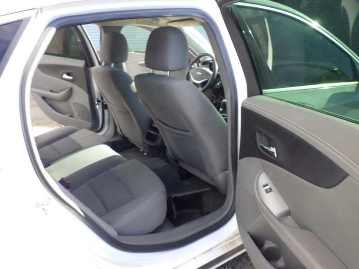 2017-chevrolet-impala-sedan-image-8