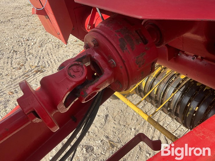 new-holland-660-image-15