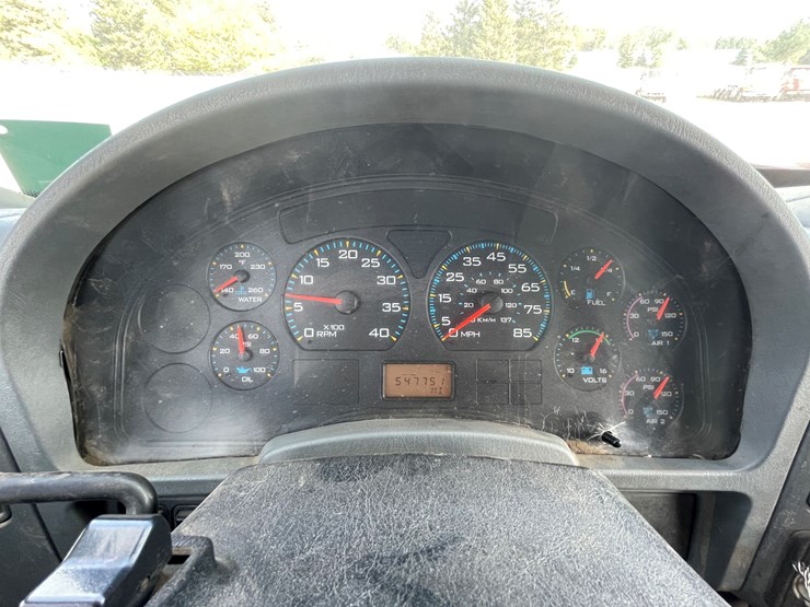 international-7400-image-32