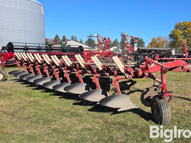 international-700-image-3