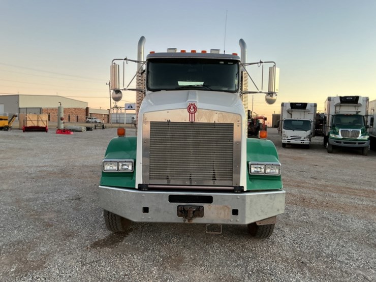 2019-kenworth-t800-image-2