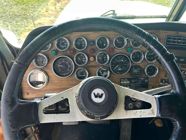 western-star-4964f-image-77