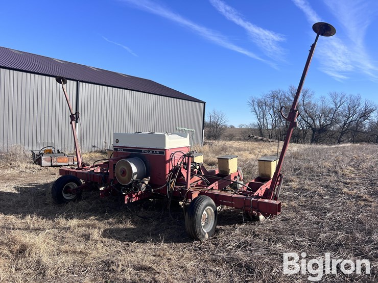 international-800-image-1