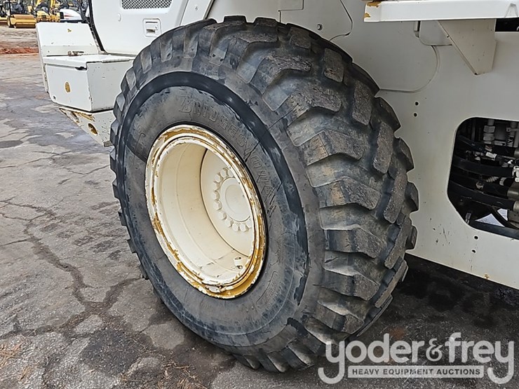 2014-caterpillar-930k-image-14