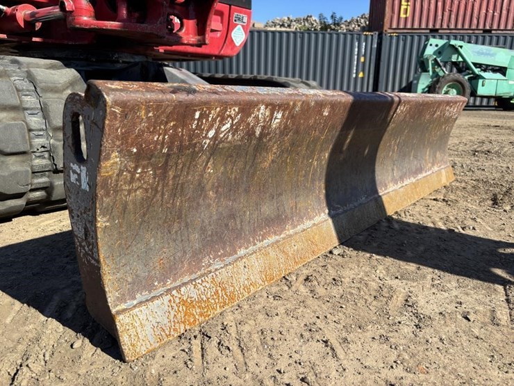 takeuchi-tb240-image-10