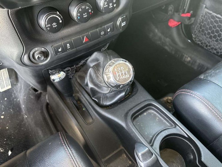 2012-jeep-wrangler-image-24