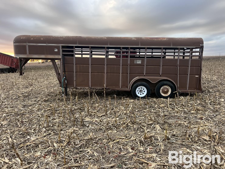 1983-travalong-18’-t/a-gooseneck-livestock-trailer-image-8