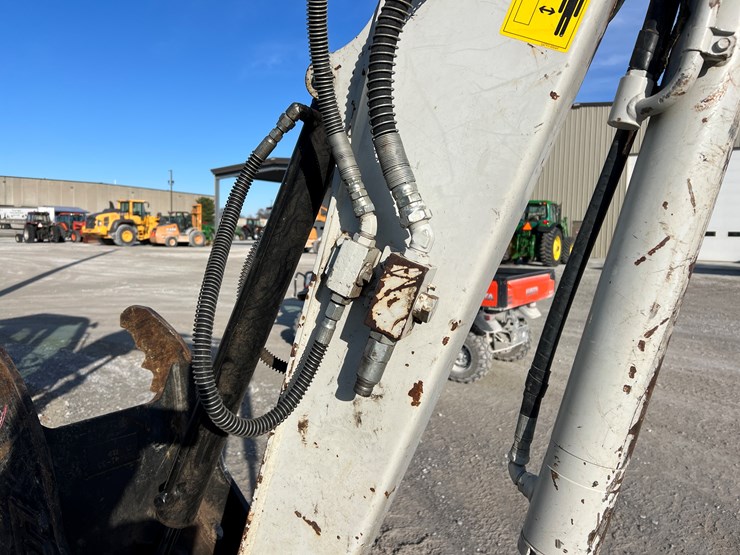 takeuchi-tb260-image-3