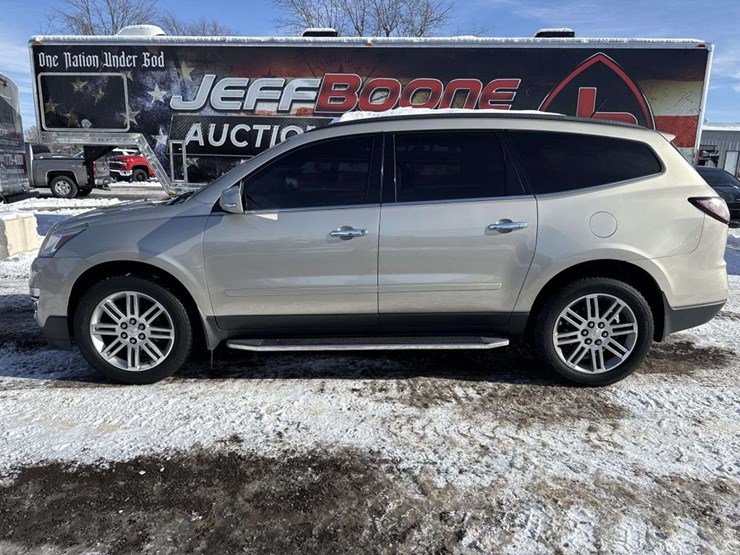 2015-chevrolet-traverse-image-2