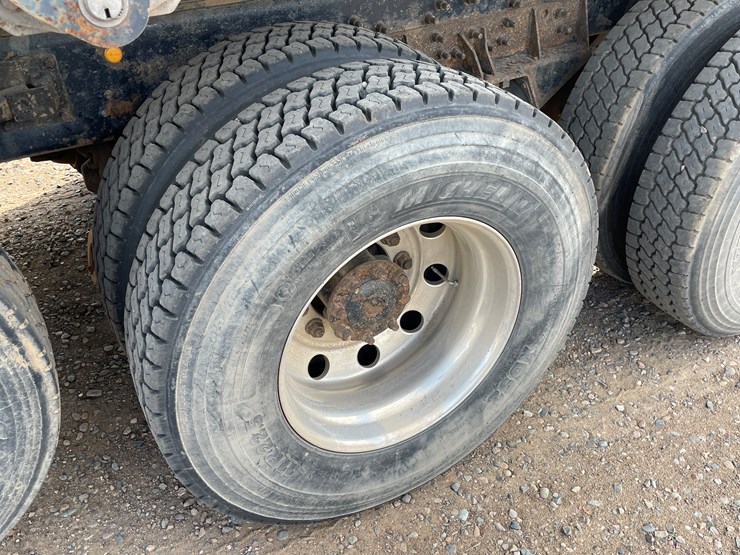 international-7400-image-12