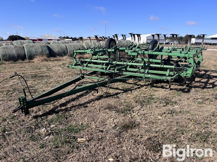 john-deere-1010-image-1