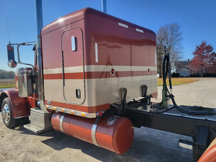 peterbilt-389-image-18