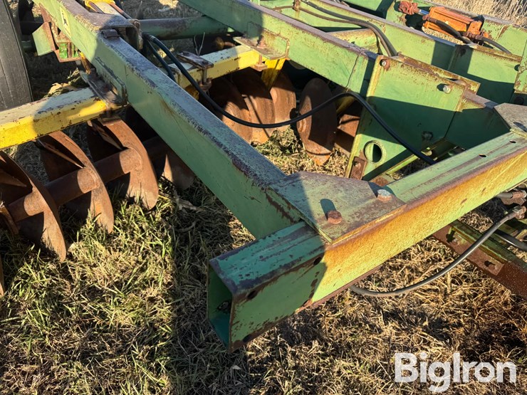 john-deere-230-image-16