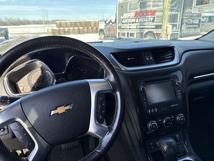 2015-chevrolet-traverse-image-16