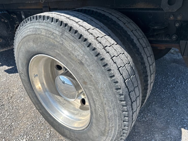 freightliner-m2-106-image-14