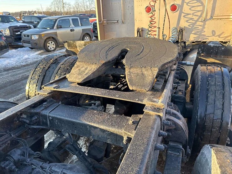 2001-peterbilt-379-image-17