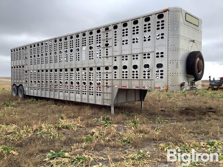 wilson-livestock-trailer-image-3