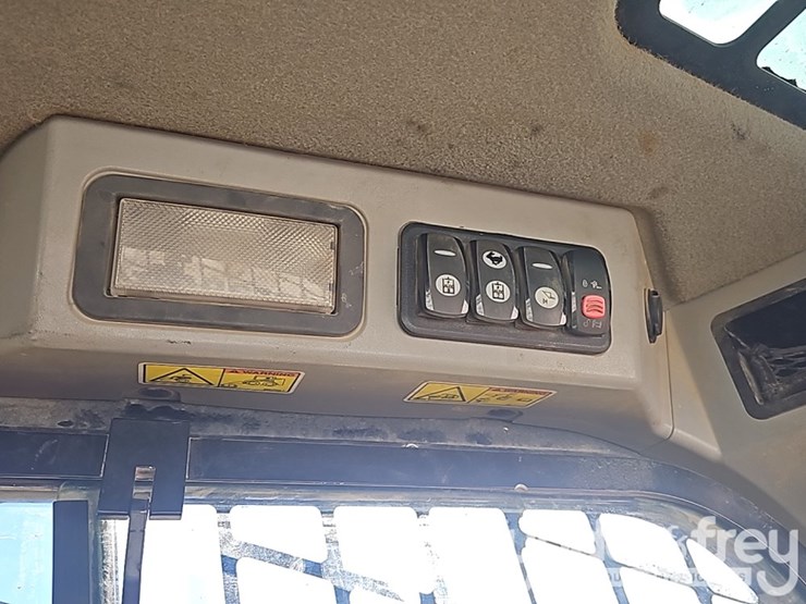 2017-caterpillar-299d2-image-29