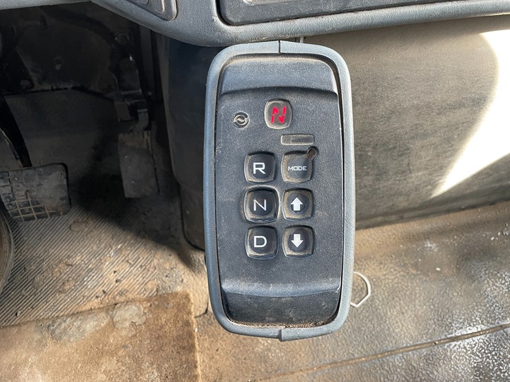 international-7400-image-36