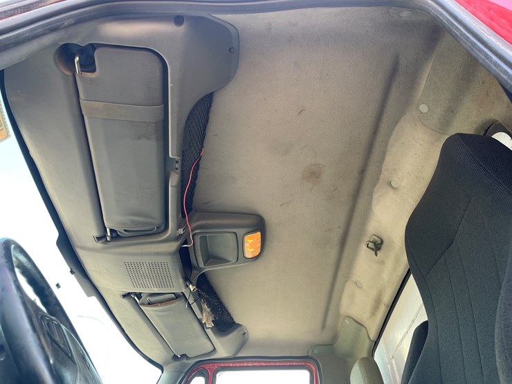 international-7400-image-39