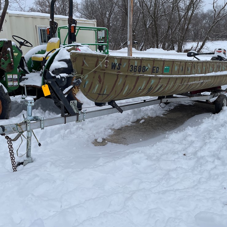#7485 • Alumacraft FDL Aluminum Fishing Boat (No Title)