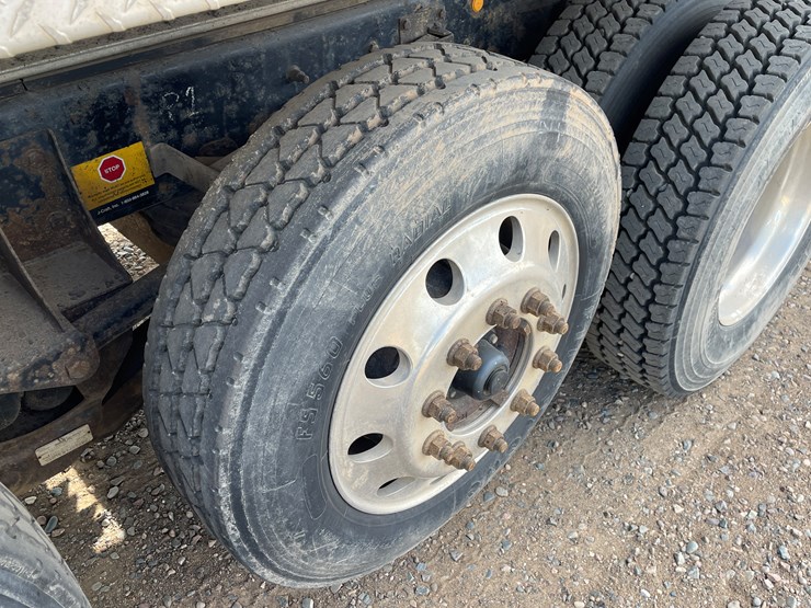 international-7400-image-11