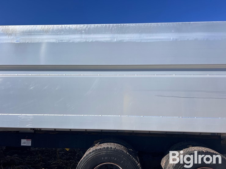 international-4900-image-10