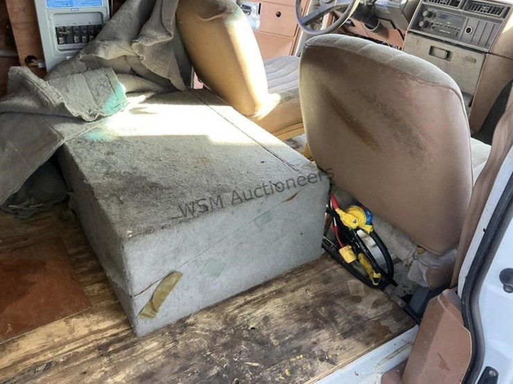 1989-chevrolet-astro-image-26