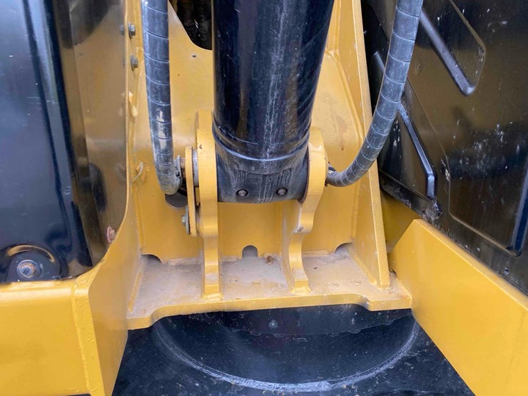 caterpillar-307.5-image-14