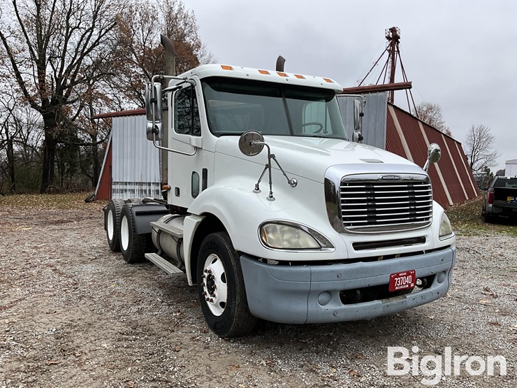 freightliner-columbia-120-image-3