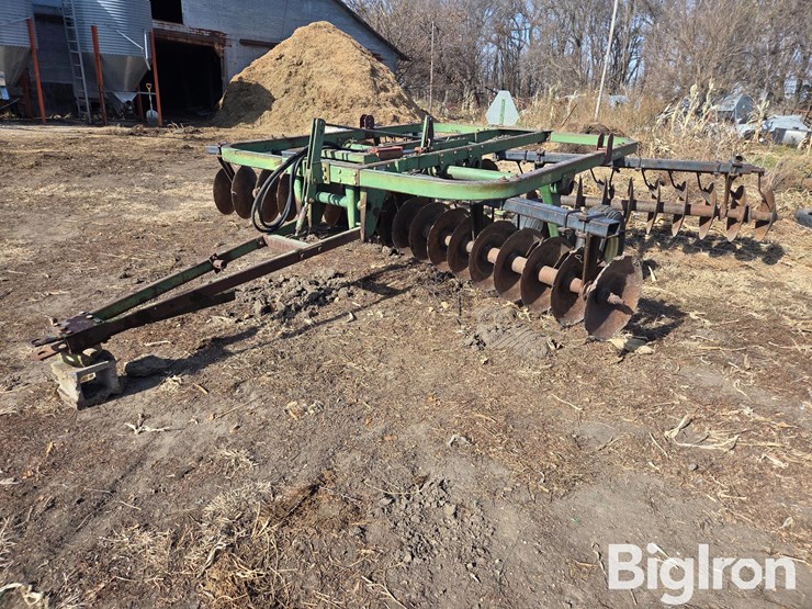 john-deere-210-image-1