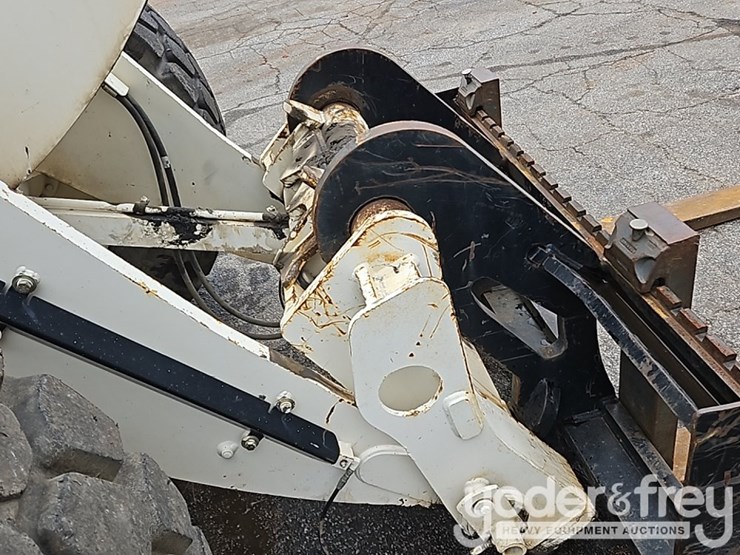 2014-caterpillar-930k-image-32