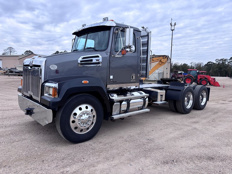 western-star-4700-image-1