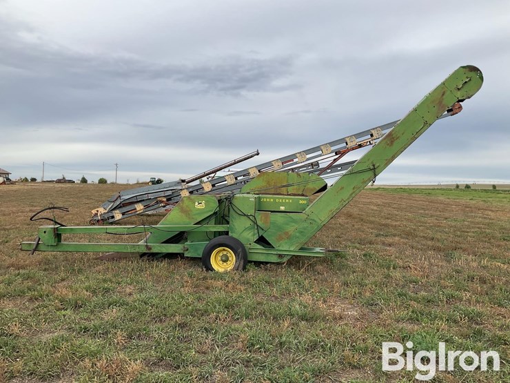 john-deere-300-image-8