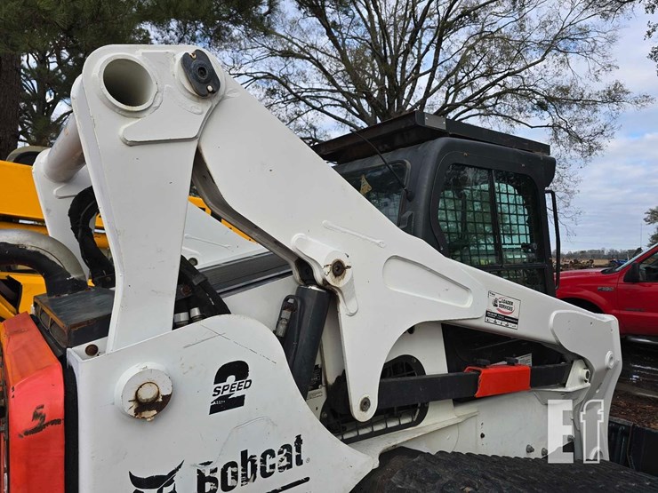 bobcat-t870-image-16