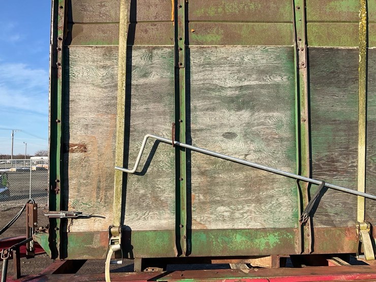 #2300-•-sawdust-trailer-image-16