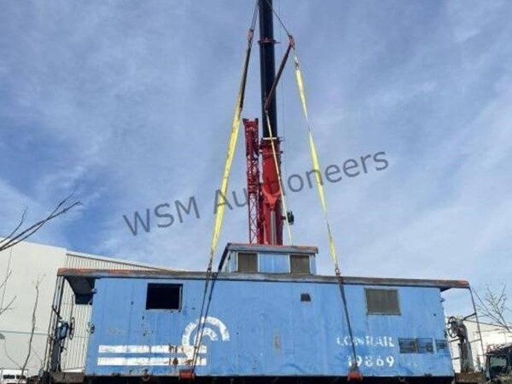 caboose-rail-car-w/-trucks-&-rail-section-image-46