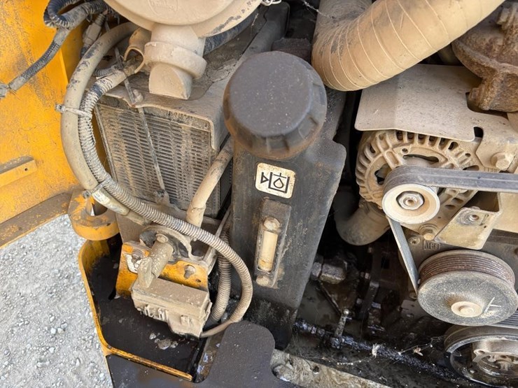 2012-jcb-225-image-27