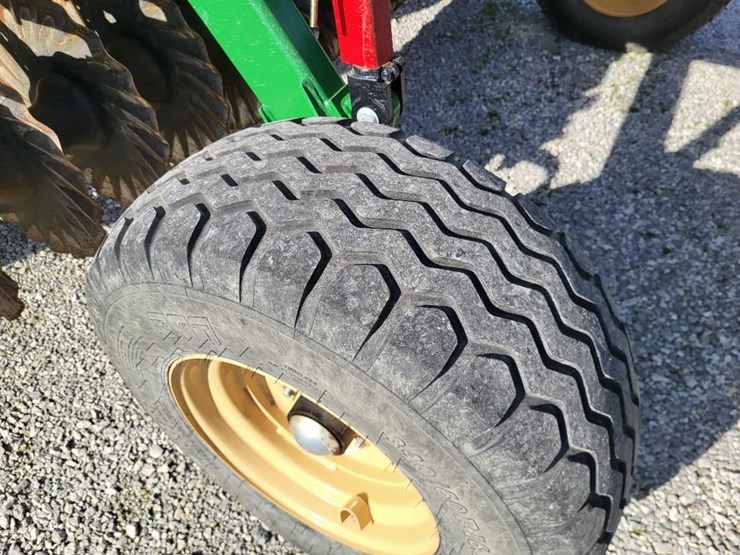 2022-great-plains-1000tm-image-31